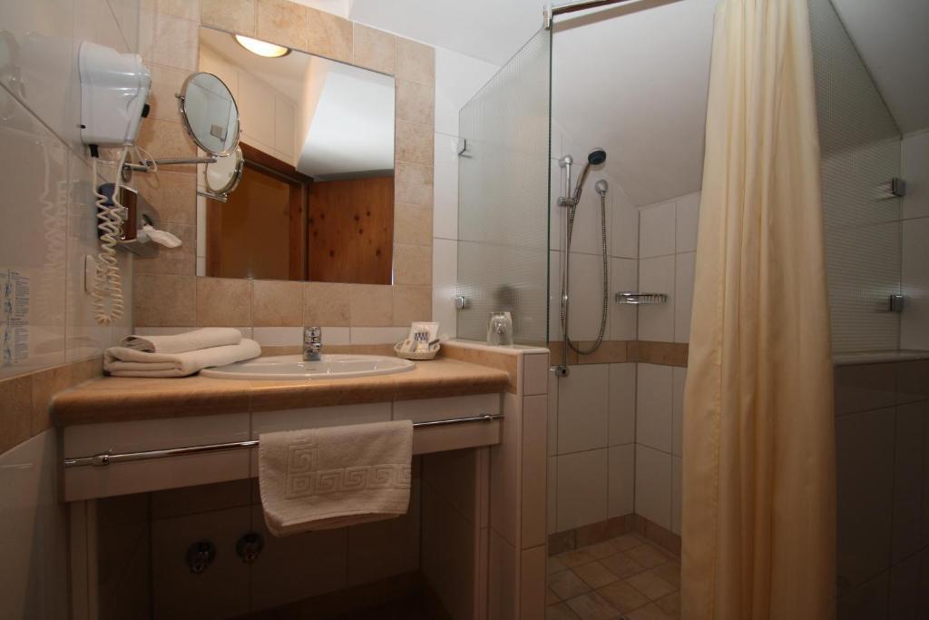 Hotel-Restaurant Gasthaus Bonimeier Niedergottsau Værelse billede